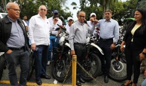 Agricultura entrega 20 motores a la Dirección de Ganadería  