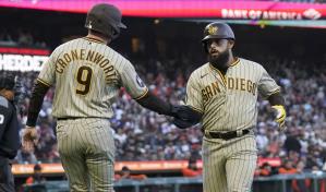 Padres dan de baja a Odor y activan a Campusano