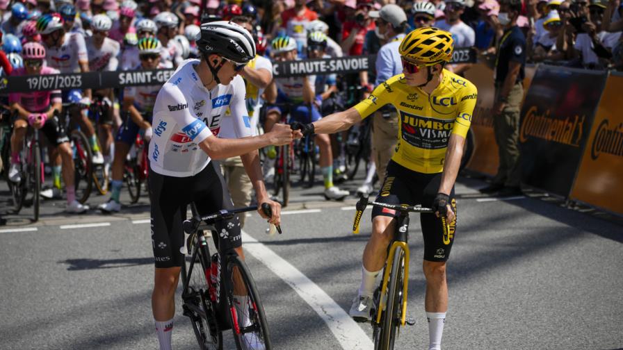 Pogacar sufre accidente, pero continúa sin problema la 17ma etapa del Tour de Francia