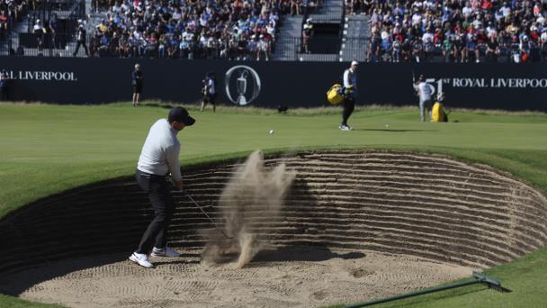 La madre naturaleza juega con el campo del Royal Liverpool antes del Abierto Británico