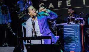 Gerald Ogando lleva sus parodias y humor político a Chao Café Teatro 