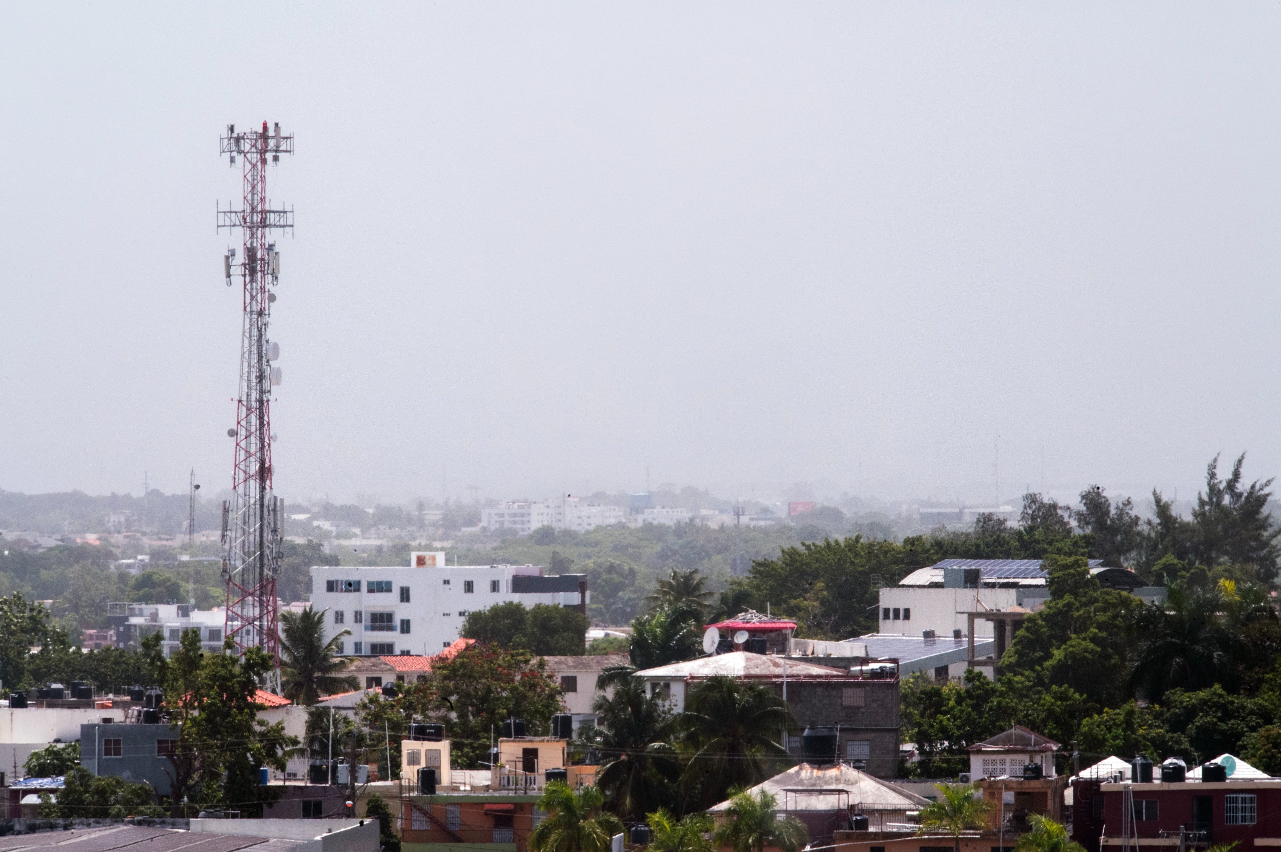 El cielo de Santo Domingo se ve brumoso.