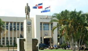 Condenan a 10 años de prisión a dos hombres por traficar 37 haitianos 