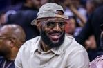 Video | Lebron James de fanático en el primero de la final del BSN