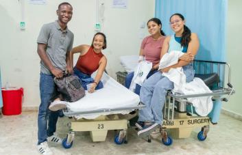 Estudiantes y profesor dados de alta tras explosión en laboratorio de universidad