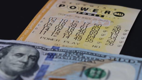 Dominicanos buscan identificar ganador de Powerball en El Bronx