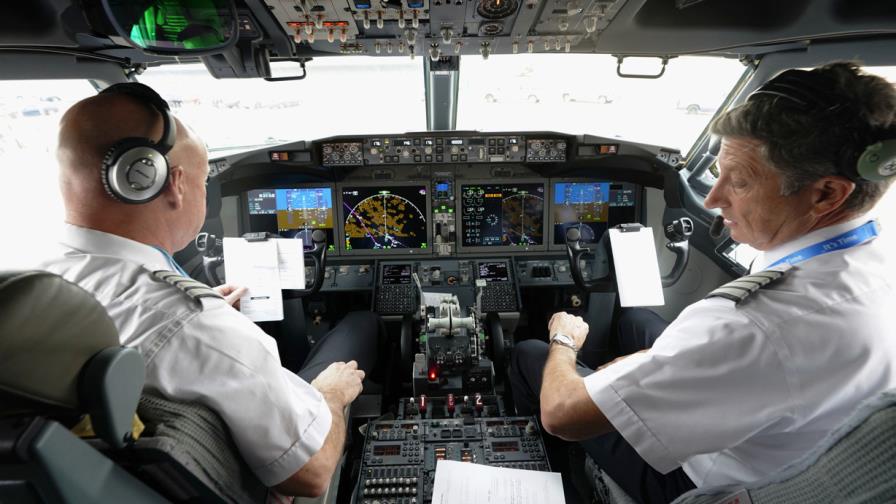 Congreso de EEUU quiere reducir atrasos en vuelos con más controladores aéreos