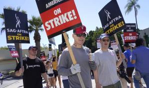 Qué son las regalías y por qué los guionistas y actores de Hollywood están en huelga por ellas