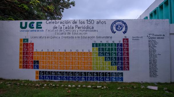 Estudiantes de la UCE se quejan por cambio de fecha para la graduación
