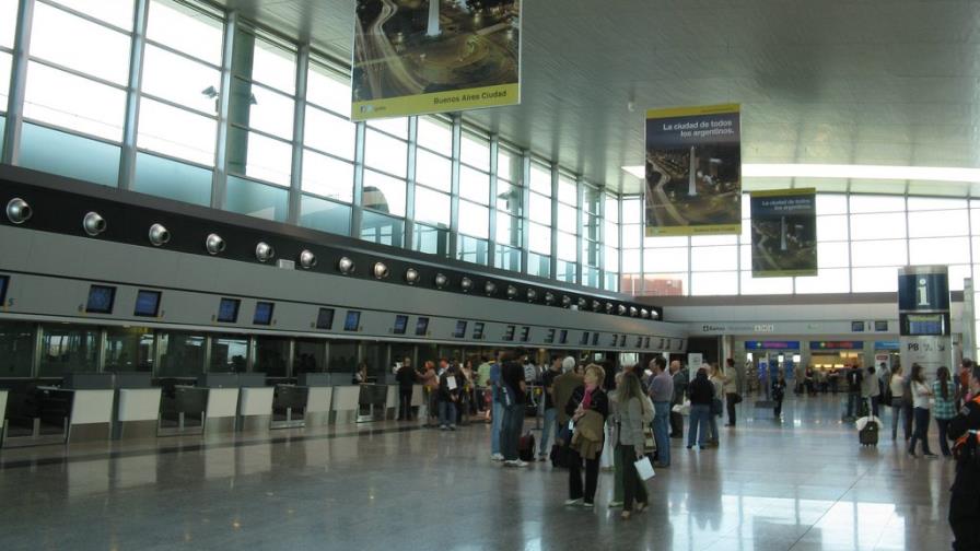 Una broma sobre explosivos cierra temporalmente un aeropuerto de Argentina