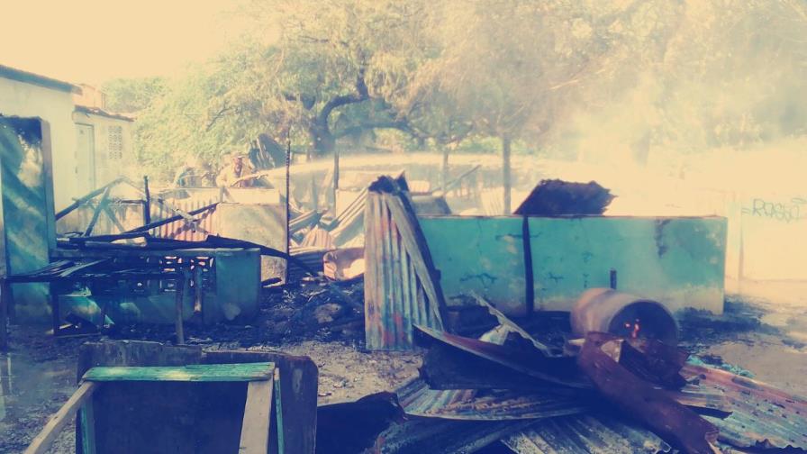 Agricultor de 62 años pierde su vivienda en Montecristi por incendio