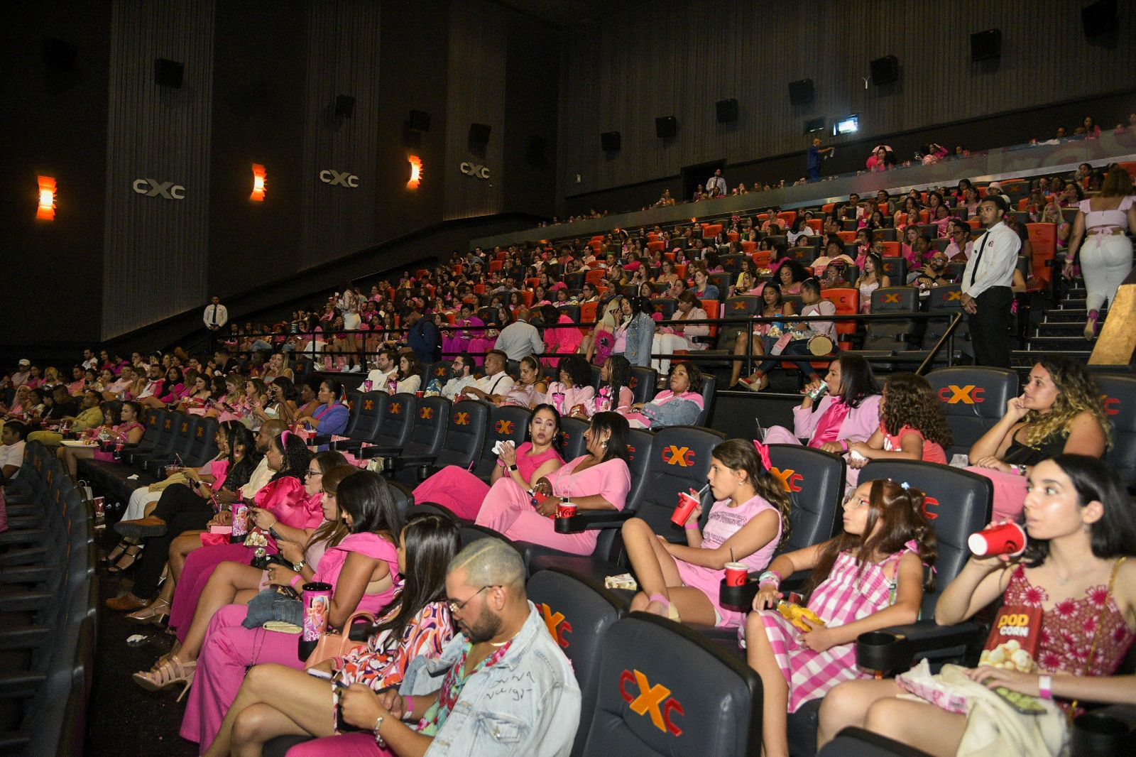 Las salas de cine llenas en la premier de Barbie.