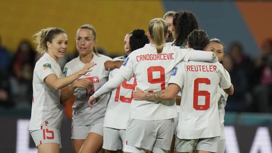Suiza logra una victoria por 2-0 ante Filipinas en su estreno en el Mundial