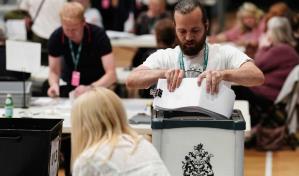 Los conservadores retienen el antiguo escaño de Boris Johnson en elecciones parciales