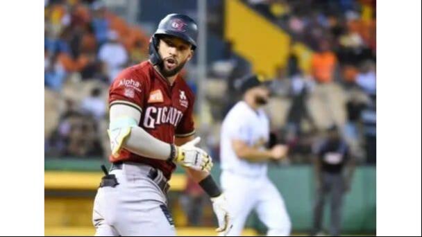 En triple cambio, Liberato pasa a los Toros, Bruján a las Estrellas y Mejía a los Gigantes