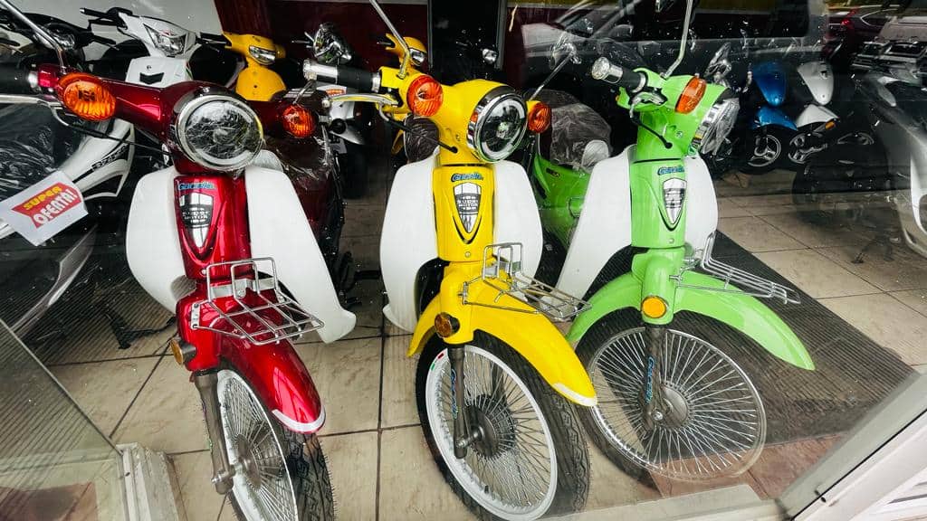 Motocicletas de la marca Gacela a la venta en San Francisco de Macorís.