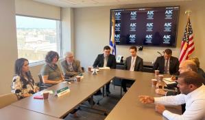 Delegación dominicana se reúne con senador Bob Menéndez en Washington