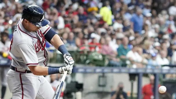 Riley pega jonrón por 4to juego seguido; Bravos se imponen a Cerveceros