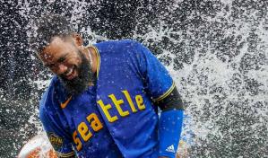 Hernández pone fin al duelo con sencillo; Marineros vencen a Azulejos