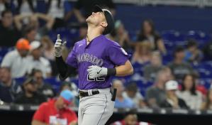 Rockies dan la vuelta en la novena para vencer a Marlins
