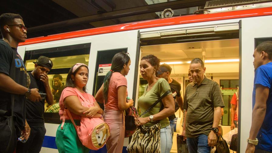 Conductor del Metro de Santo Domingo abre puertas contrarias a la ruta