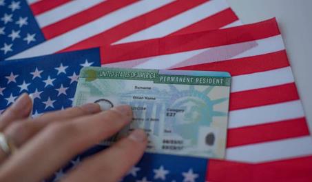Administraci&oacute;n Trump eval&uacute;a exigir fianzas de hasta US$100,000 a solicitantes de residencia permanente