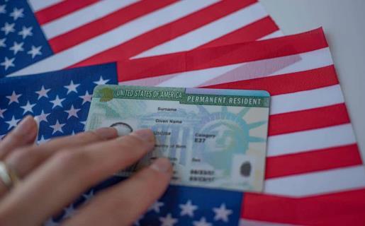 Trump pone el acelerador para restringir la permanencia legal de extranjeros en EE. UU.