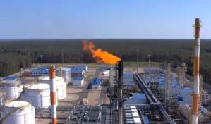 Precio del petróleo de Texas cierra semana en US$77.07 el barril