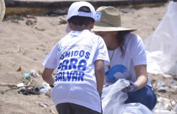 Realizan jornada de limpieza en Playa Montesinos
