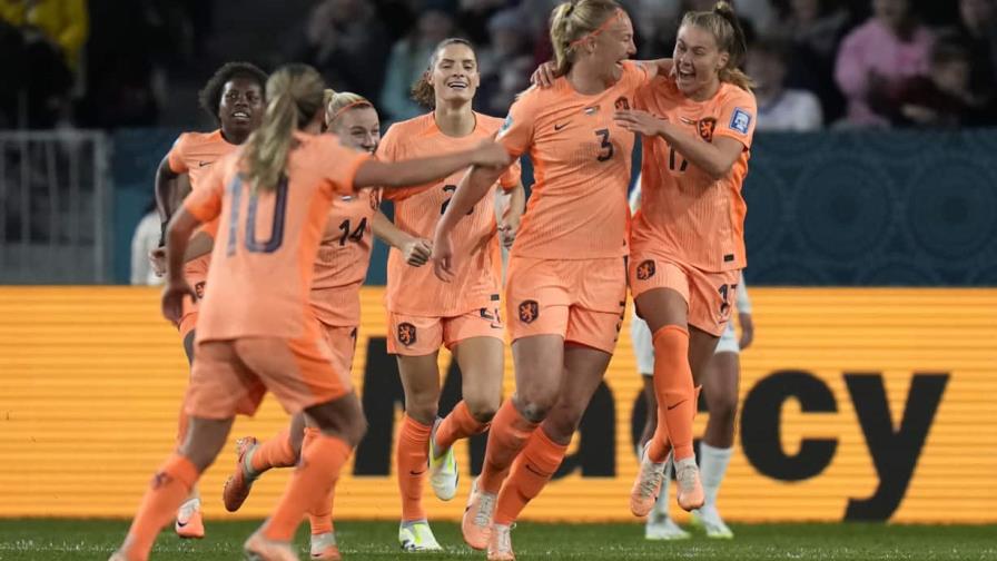 Holanda anota pronto y bloquea a Portugal 1-0 para comenzar su lucha por el título