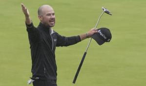 Un imparable Brian Harman se alza el título en un lluvioso Abierto Británico de golf