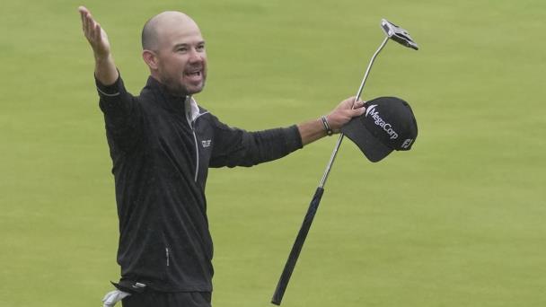 Un imparable Brian Harman se alza el título en un lluvioso Abierto Británico de golf