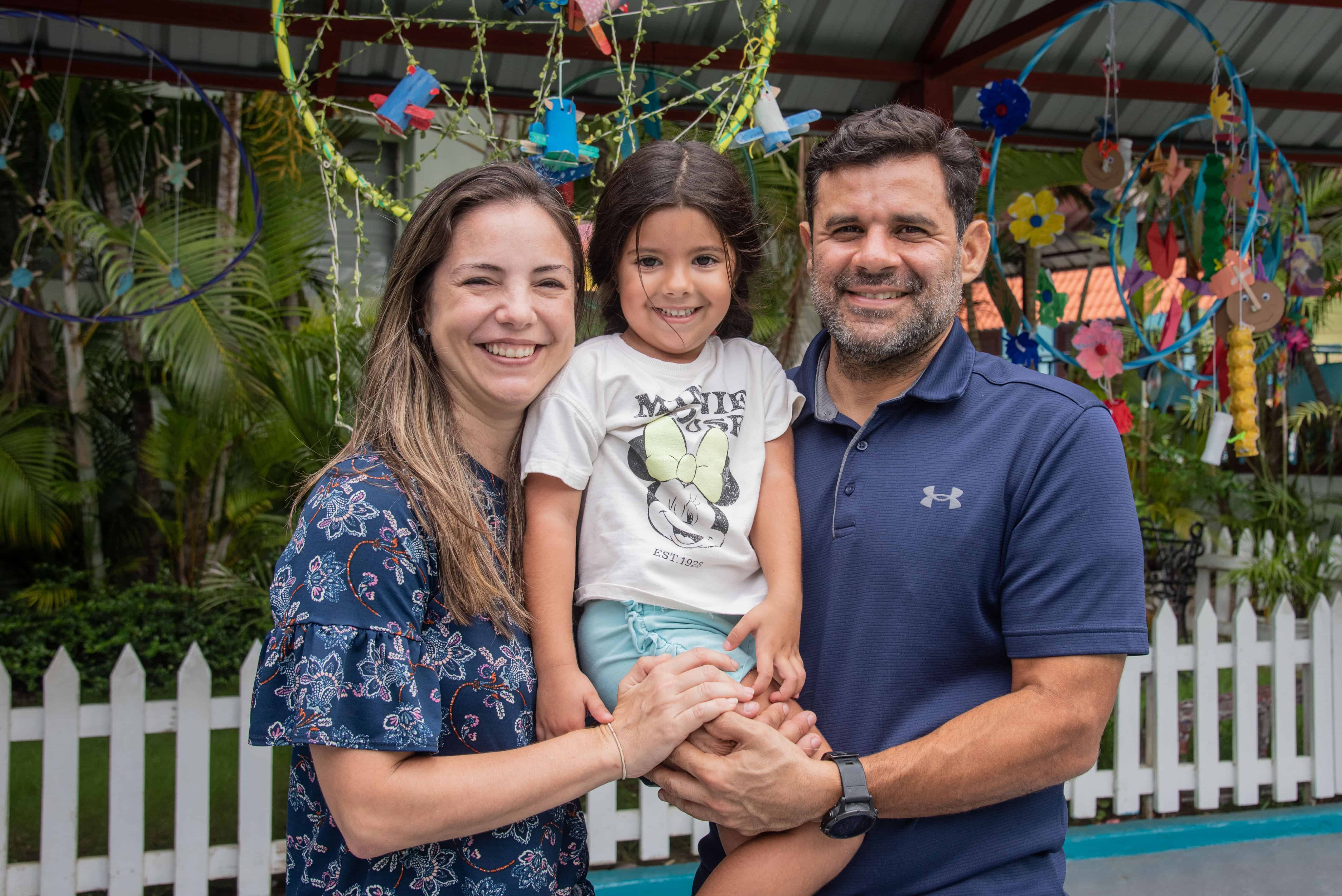 Rosalin Martínez, Ainhoa e Ian Cohen.