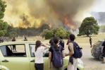 Grecia: miles evacúan campamentos de verano por incendios forestales
