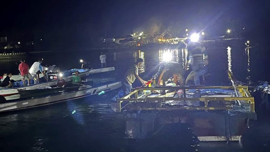 Naufraga bote en Indonesia; hay 15 muertos y 19 desaparecidos