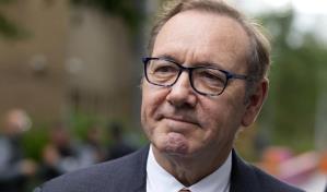 Jurado en Londres termina primer día de deliberaciones en juicio de Kevin Spacey