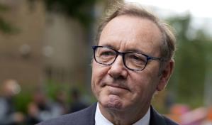 Tras el testimonio, jurado en Londres debate el destino de Kevin Spacey en el juicio