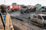 Mueren 8 en explosión de camión cisterna con combustible en Nigeria Mueren 8 en explosión de camión cisterna con combustible en Nigeria