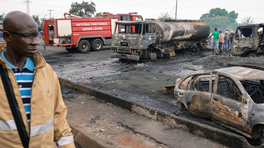 Mueren 8 en explosión de camión cisterna con combustible en Nigeria