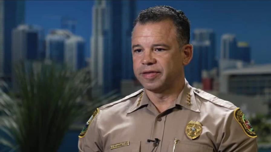 Jefe de la Policía de Miami-Dade está en estado crítico por accidente con arma de fuego