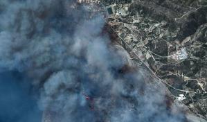 El incendio en Rodas sigue fuera de control y obliga a evacuar más poblaciones amenazadas