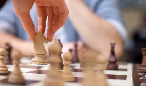 Un ruso agrede a tres personas con un tablero de ajedrez durante un torneo