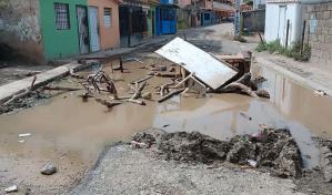 En Los Cocos de Mendoza exigen solución a problemas de charcos en sus calles
