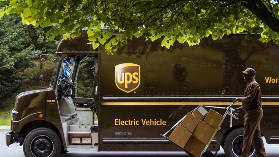 UPS llega a un principio de acuerdo con sus trabajadores para evitar una huelga en EE.UU.