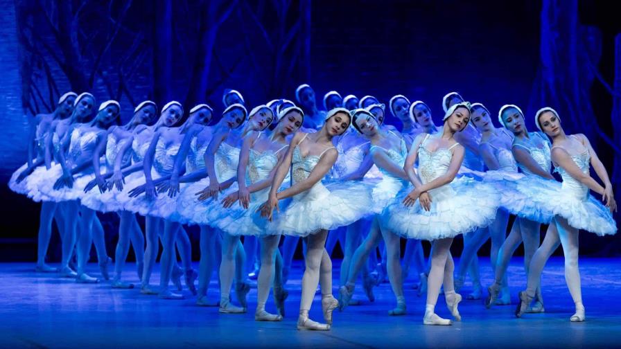 El Ballet Nacional de Cuba presenta El lago de los cisnes en el Teatro Nacional
