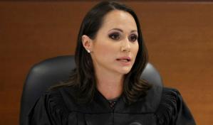 Reprimenda pública para la jueza del caso de la matanza de Parkland