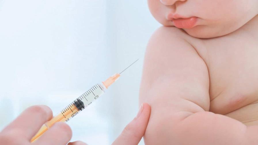 Las nuevas vacunas contra el COVID-19, recomendadas en EE.UU. para todos los mayores de 6 meses