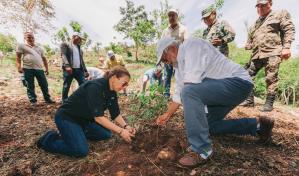 Sur Futuro y Consorcio Energético Punta Cana-Macao reforestan en área protegida privada de Azua