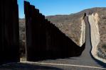 Caen dos migrantes mexicanos del muro fronterizo en Arizona y muere uno de ellos Caen dos migrantes mexicanos del muro fronterizo en Arizona y muere uno de ellos