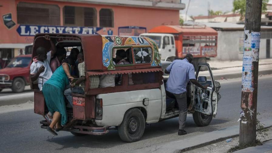Anuncian huelga del transporte colectivo en Haití en demanda de bajada de los combustibles